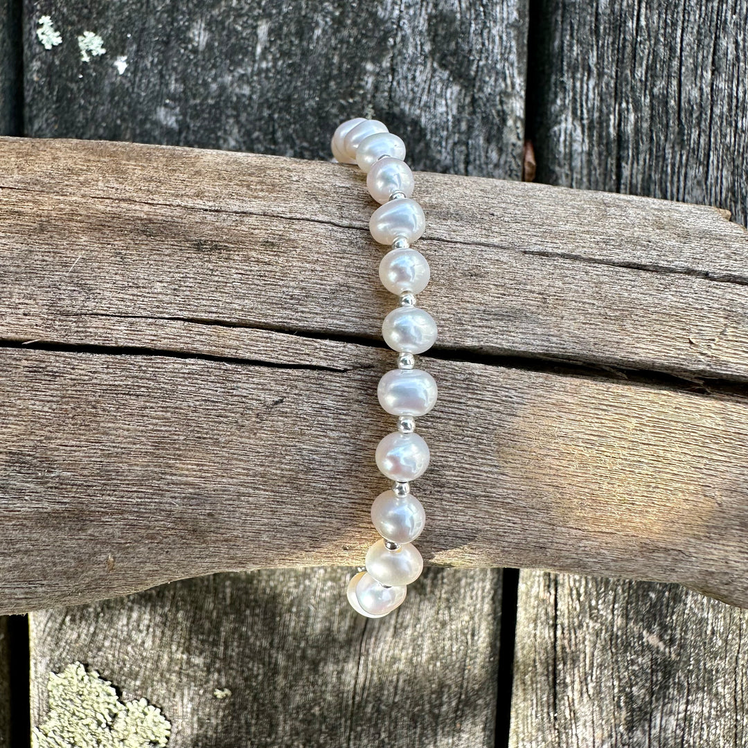 White freshwater pearl bracelet