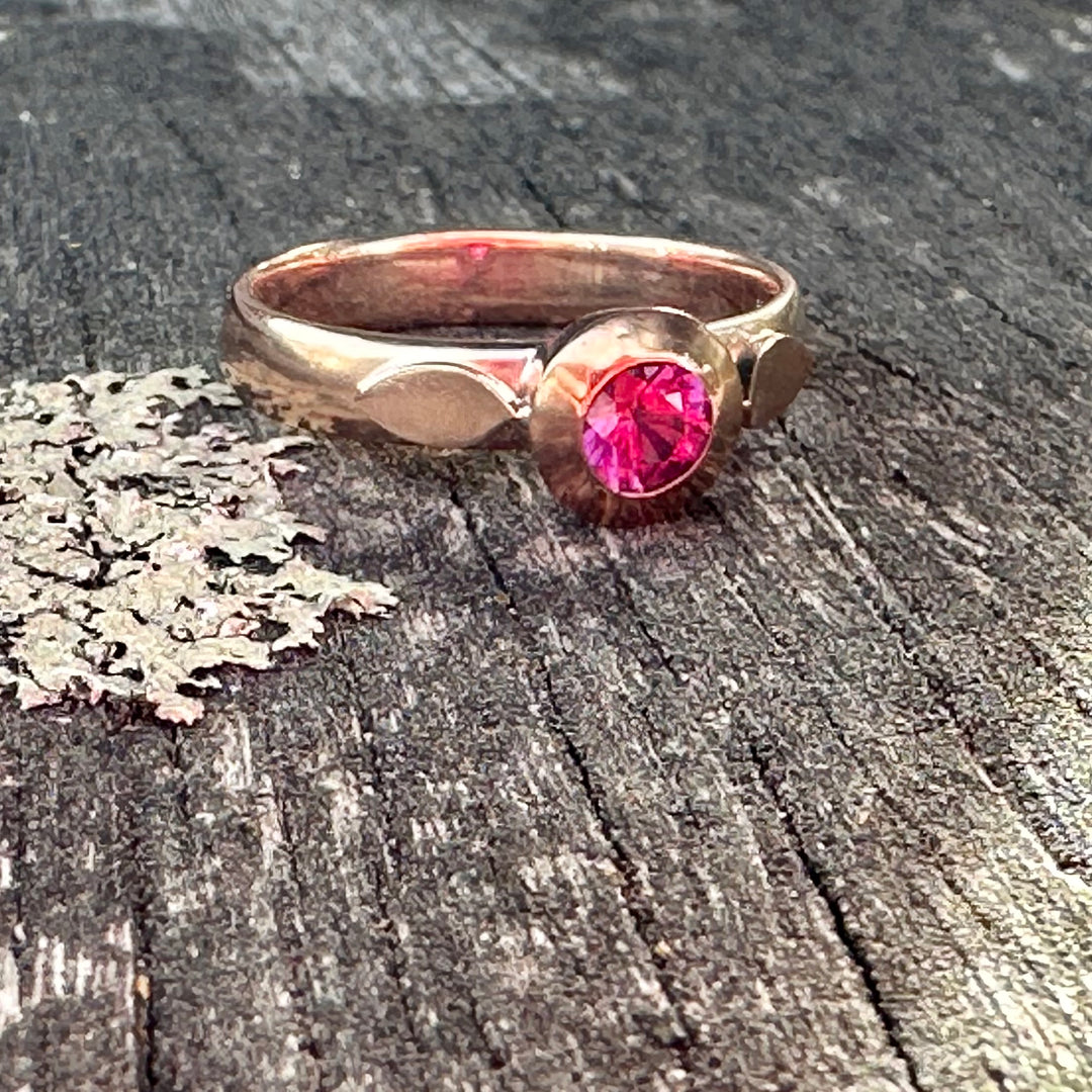 Pink sapphire Amore ring