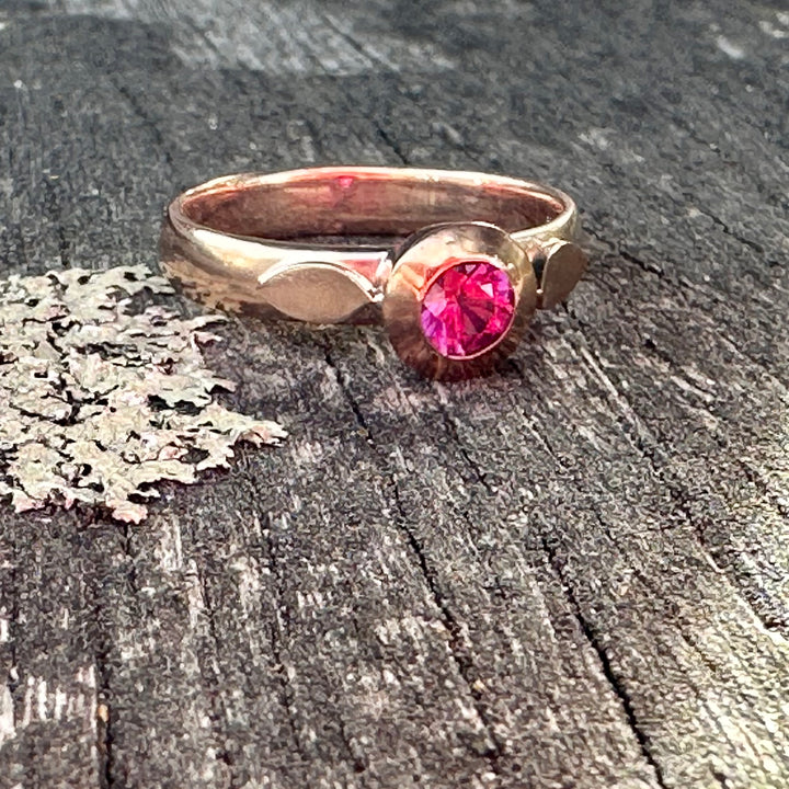Pink sapphire Amore ring