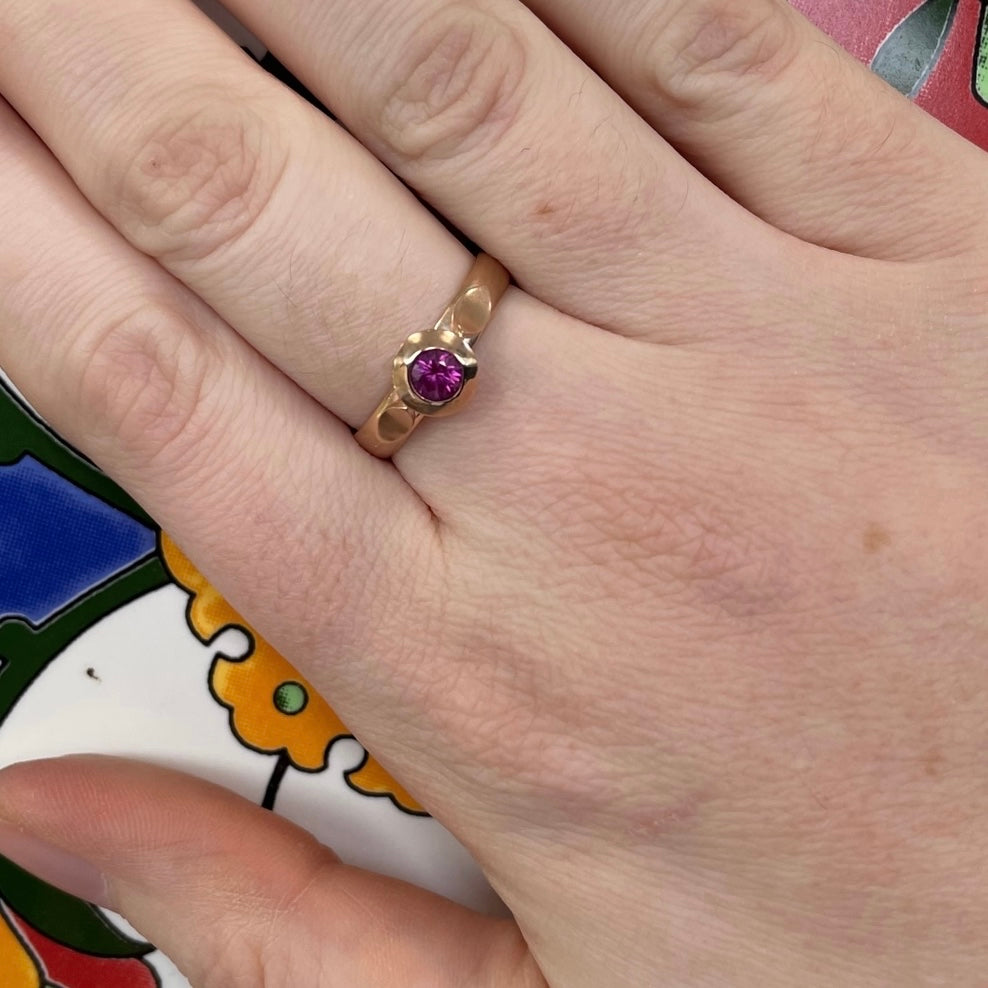 Pink sapphire Amore ring