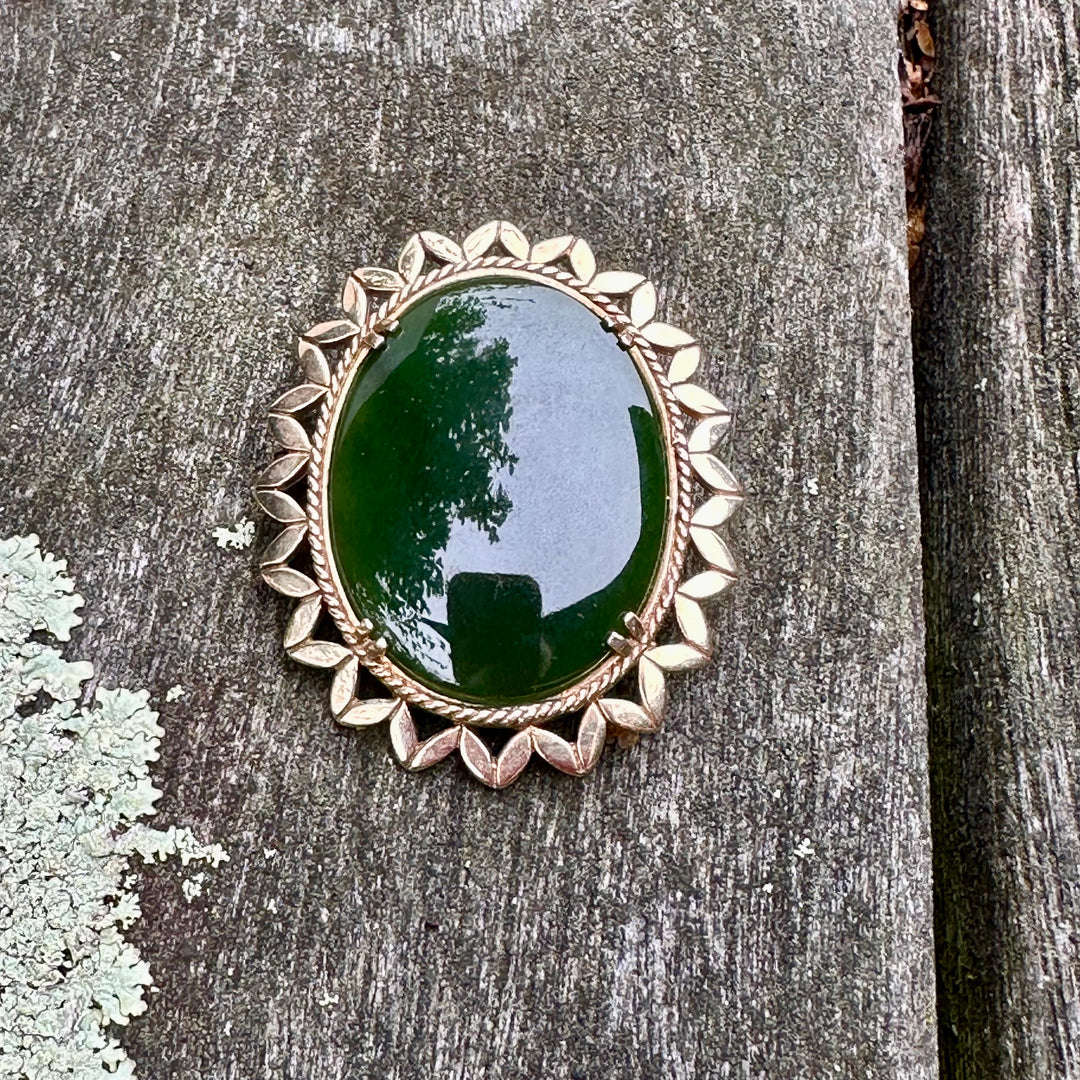 9ct Gold Vintage Dark New Zealand Greenstone Brooch