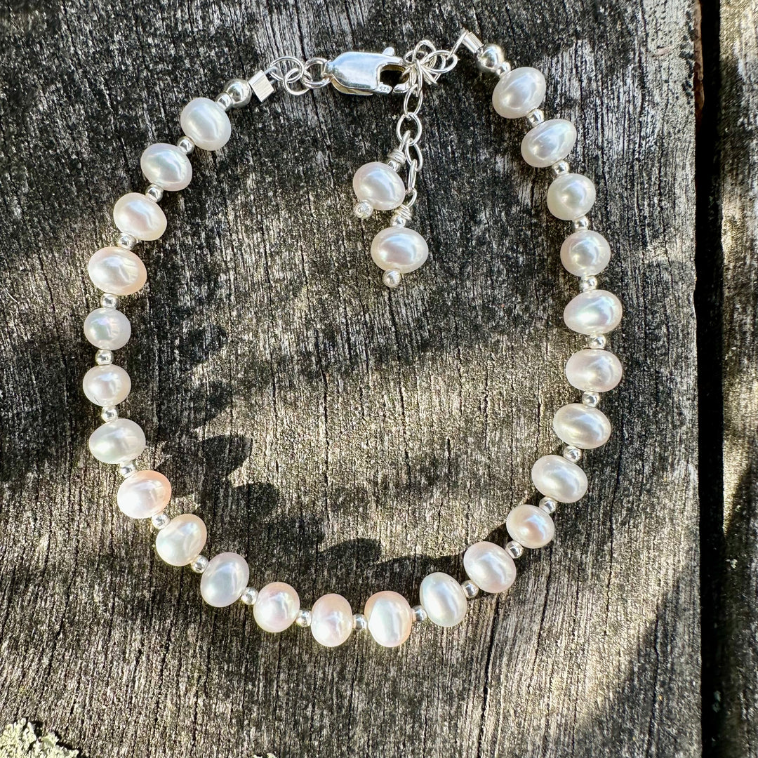 White freshwater pearl bracelet
