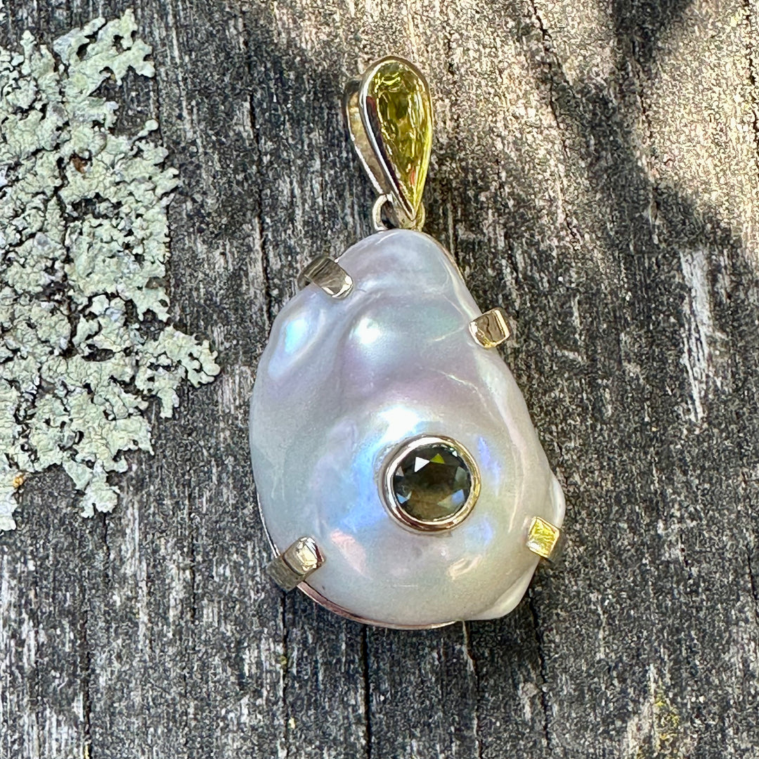 Baroque freshwater pearl pendant