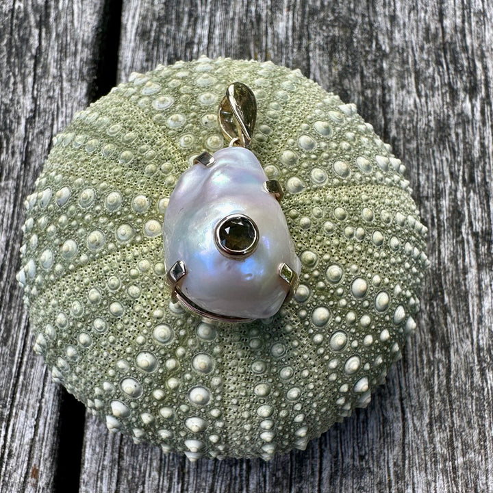 Baroque freshwater pearl pendant