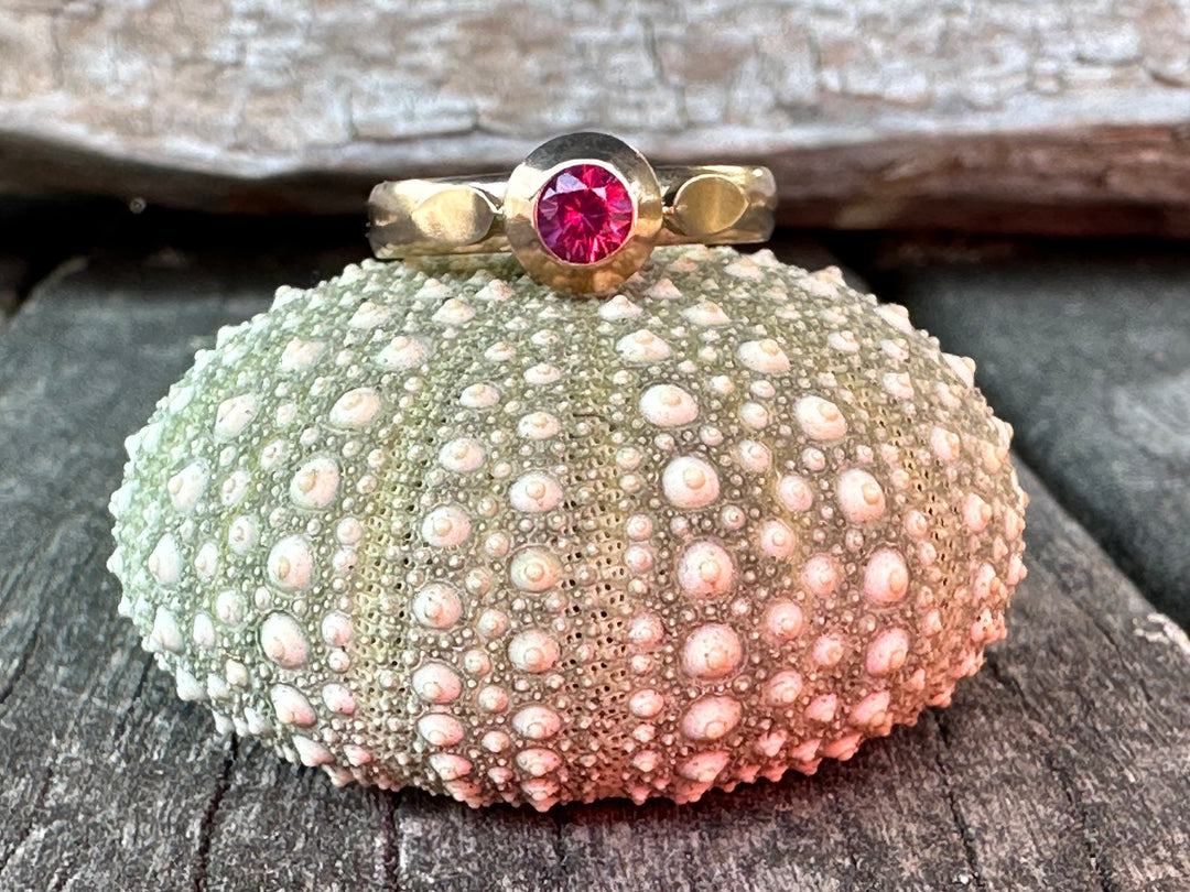 Pink sapphire Amore ring