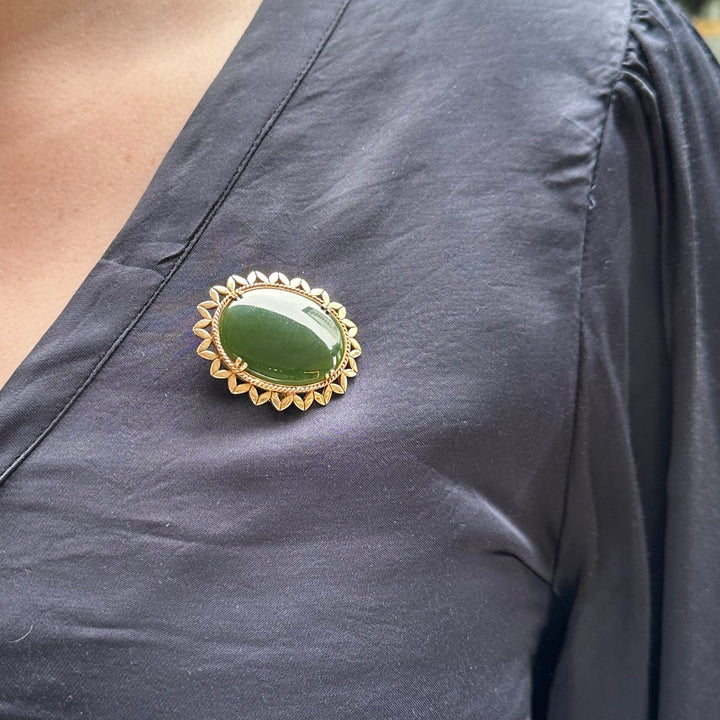 9ct Gold Vintage Dark New Zealand Greenstone Brooch