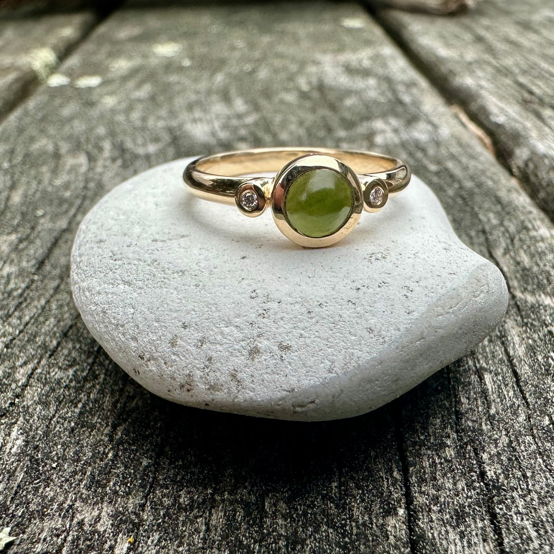9ct Gold New Zealand greenstone (pounamu) LOVE ring