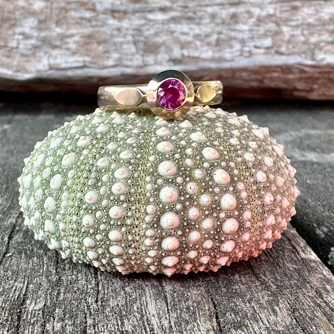 Pink sapphire Amore ring