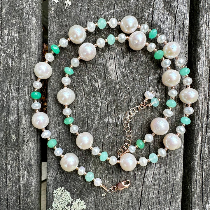 White freshwater pearl and chrysoprase necklace