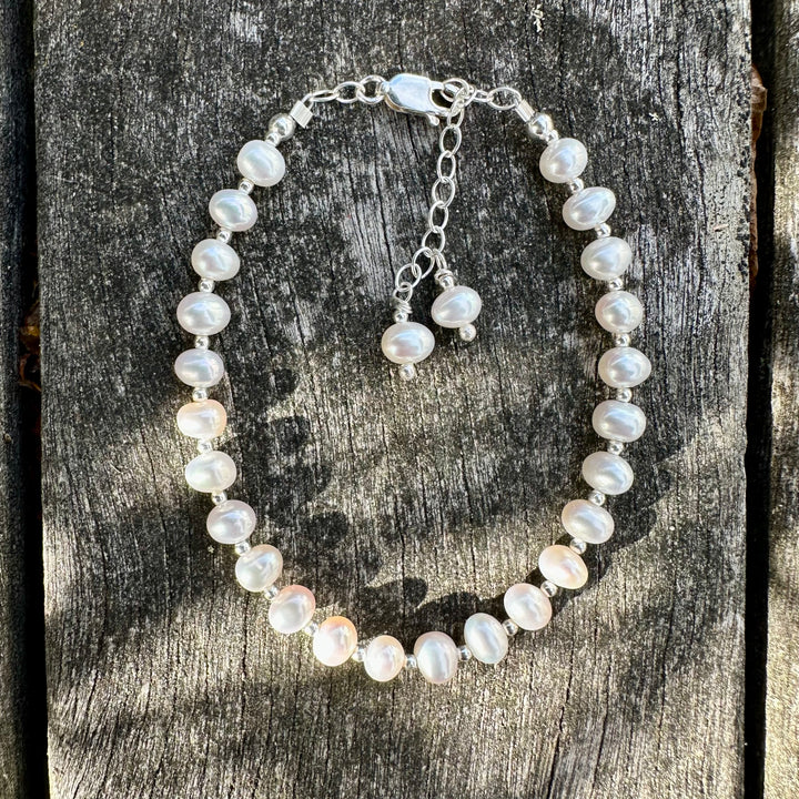 White freshwater pearl bracelet