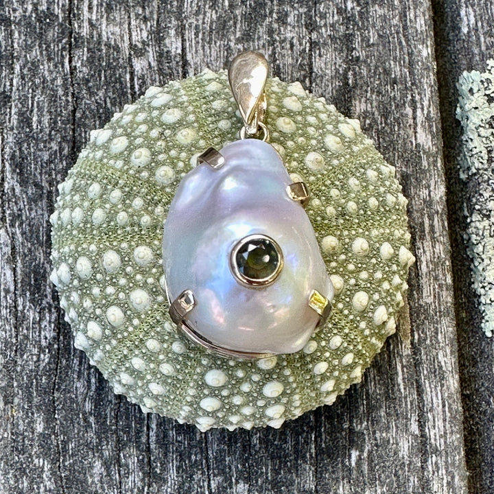 Baroque freshwater pearl pendant