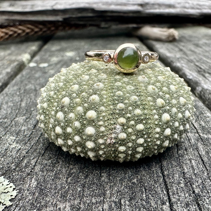 9ct Gold New Zealand greenstone (pounamu) LOVE ring