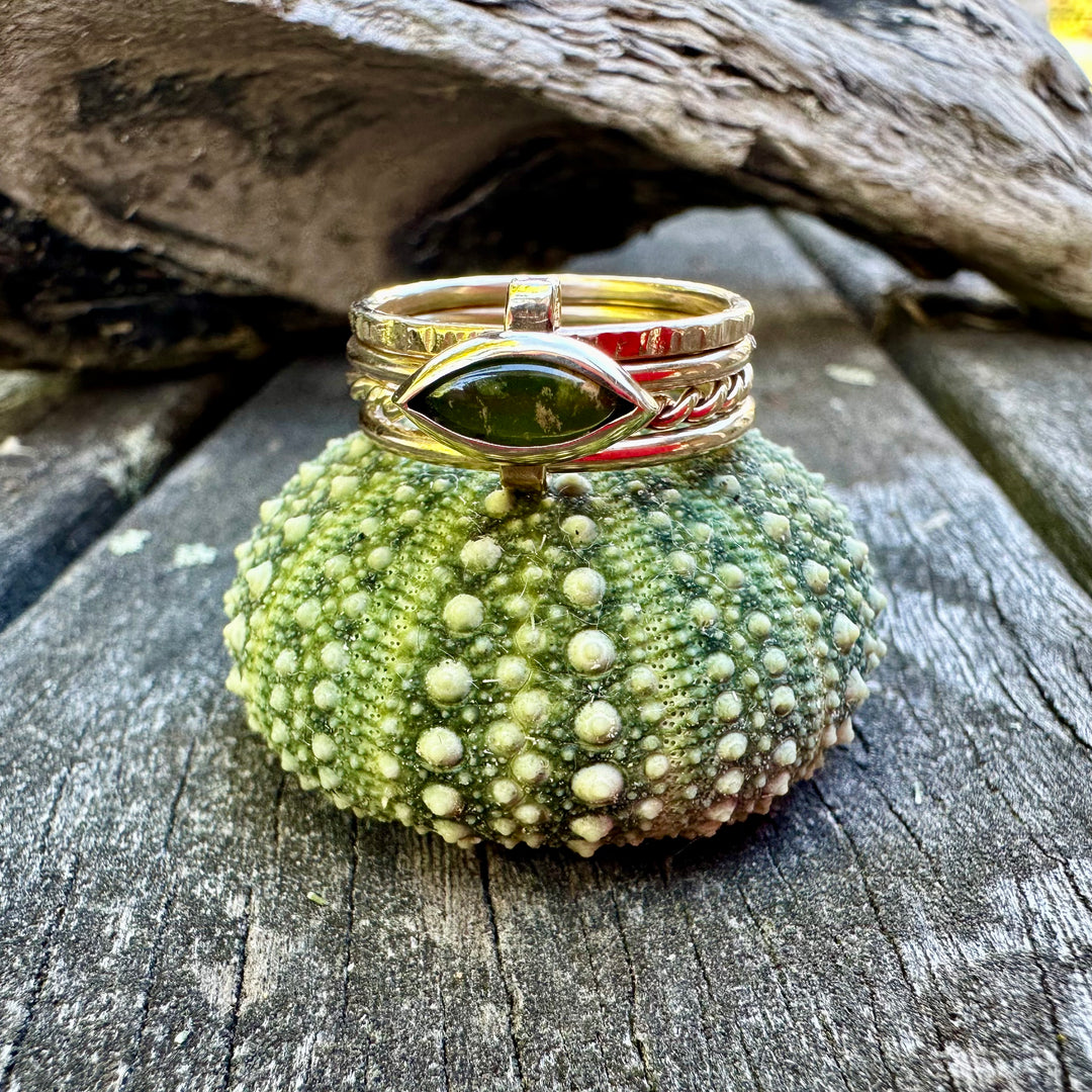 New Zealand greenstone and gold fine unity ring