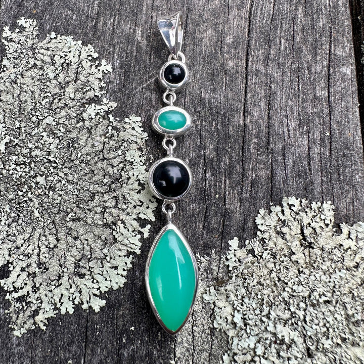 Chrysoprase & onyx pendant