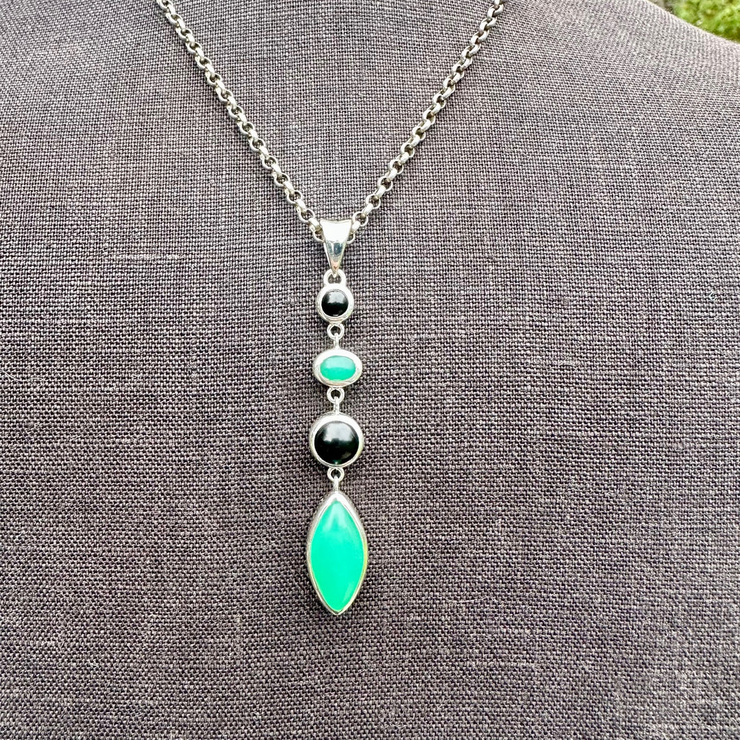 Chrysoprase & onyx pendant