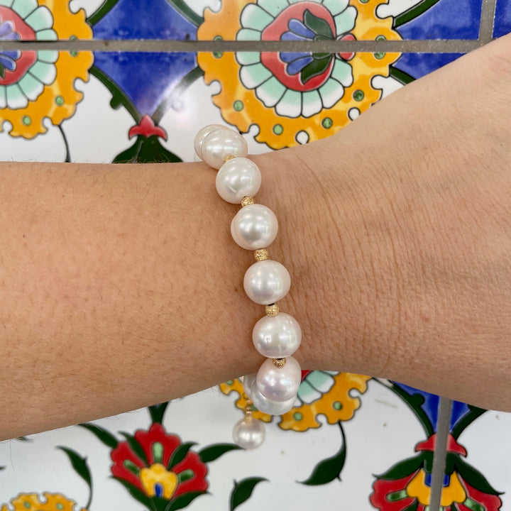 White freshwater pearl bracelet