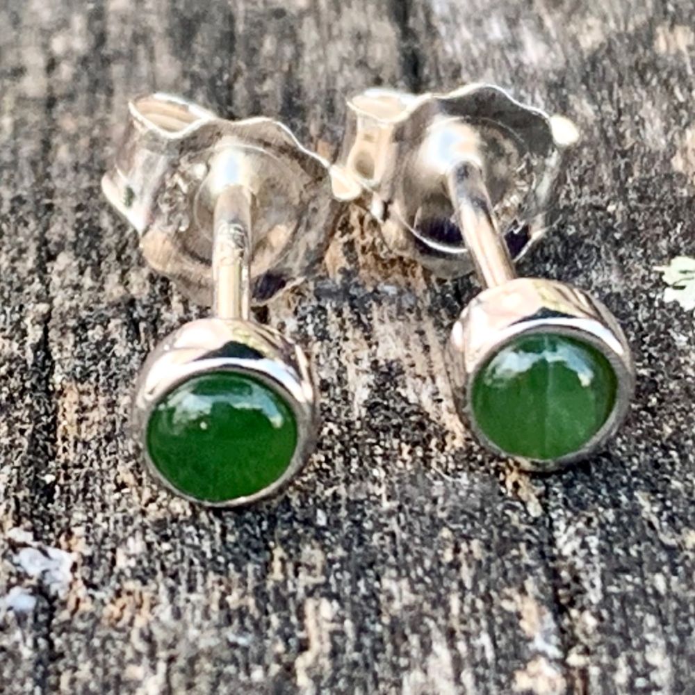 3mm New Zealand greenstone studs