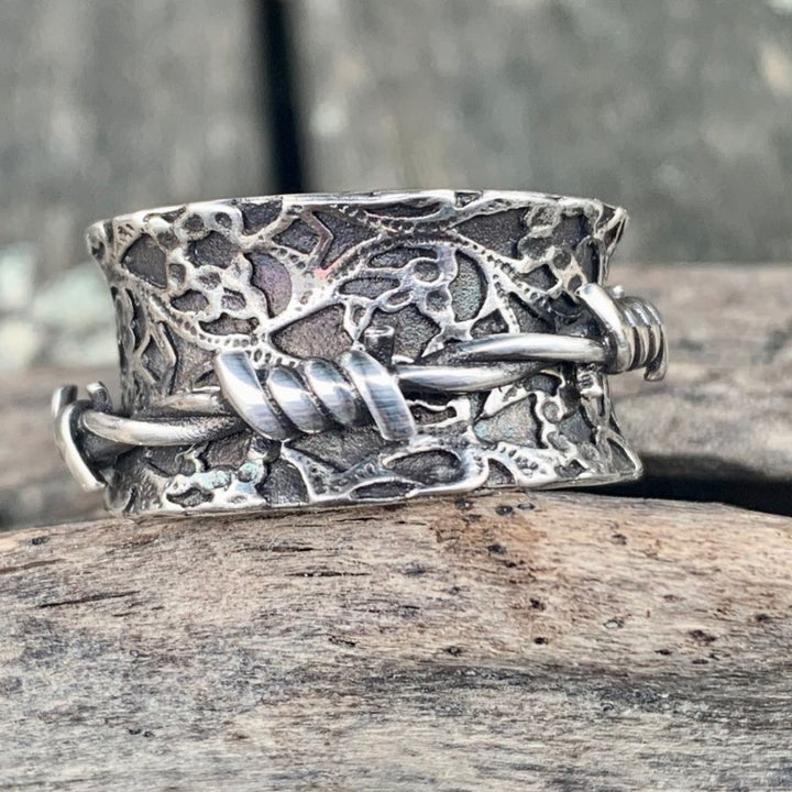 Ornate Barbed Wire Spinner Ring