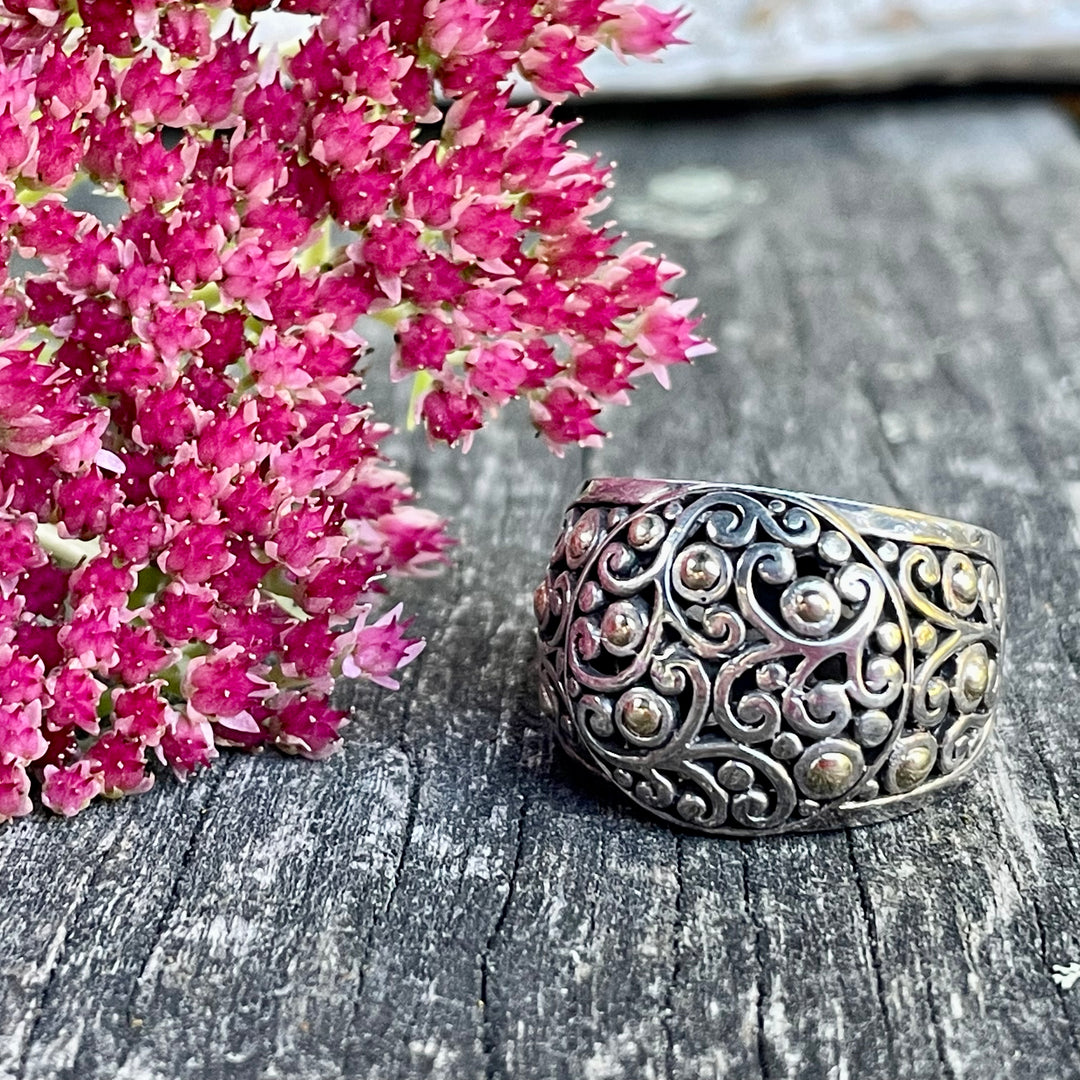 Sterling silver signet ring with 18ct gold accents
