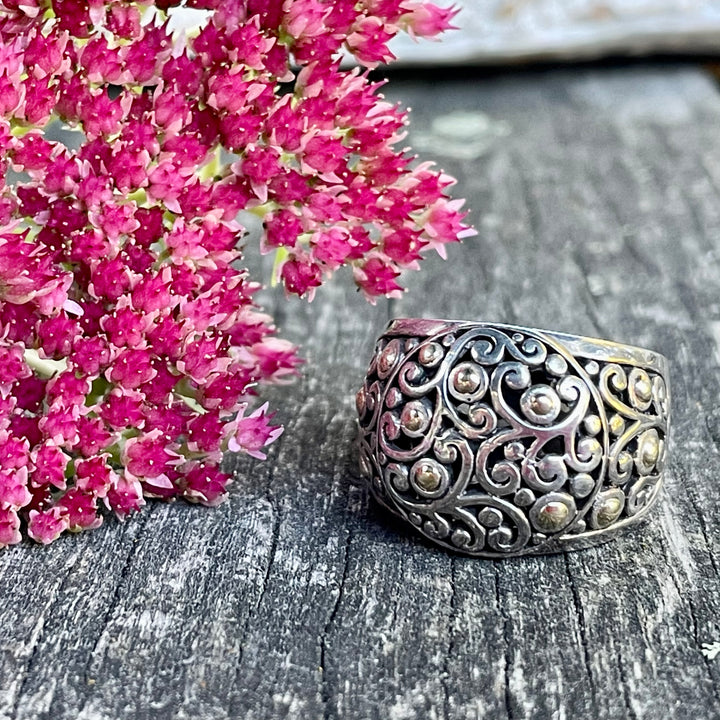 Sterling silver signet ring with 18ct gold accents