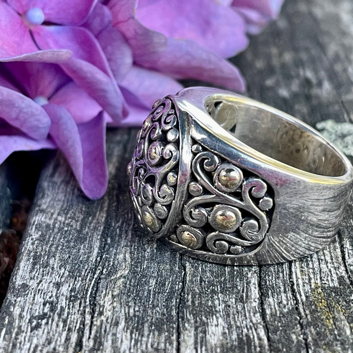 Sterling silver signet ring with 18ct gold accents