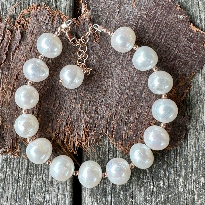 White freshwater pearl bracelet