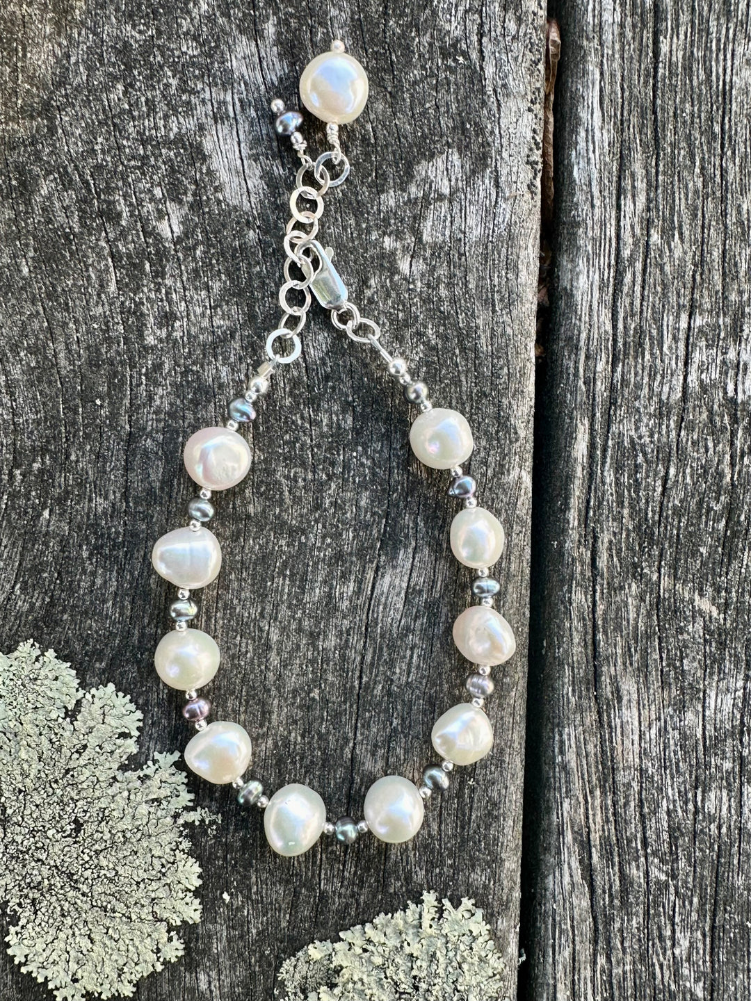 White & peacock freshwater pearl bracelet