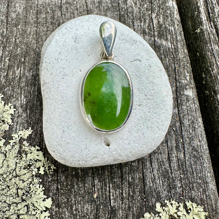 sterling silver small oval NZ greenstone pendant