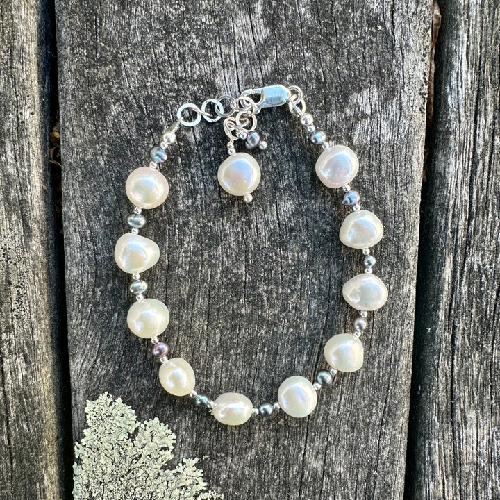 White & peacock freshwater pearl bracelet