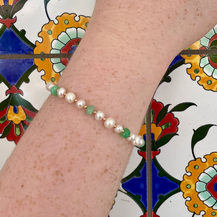 White freshwater pearl and chrysoprase bracelet