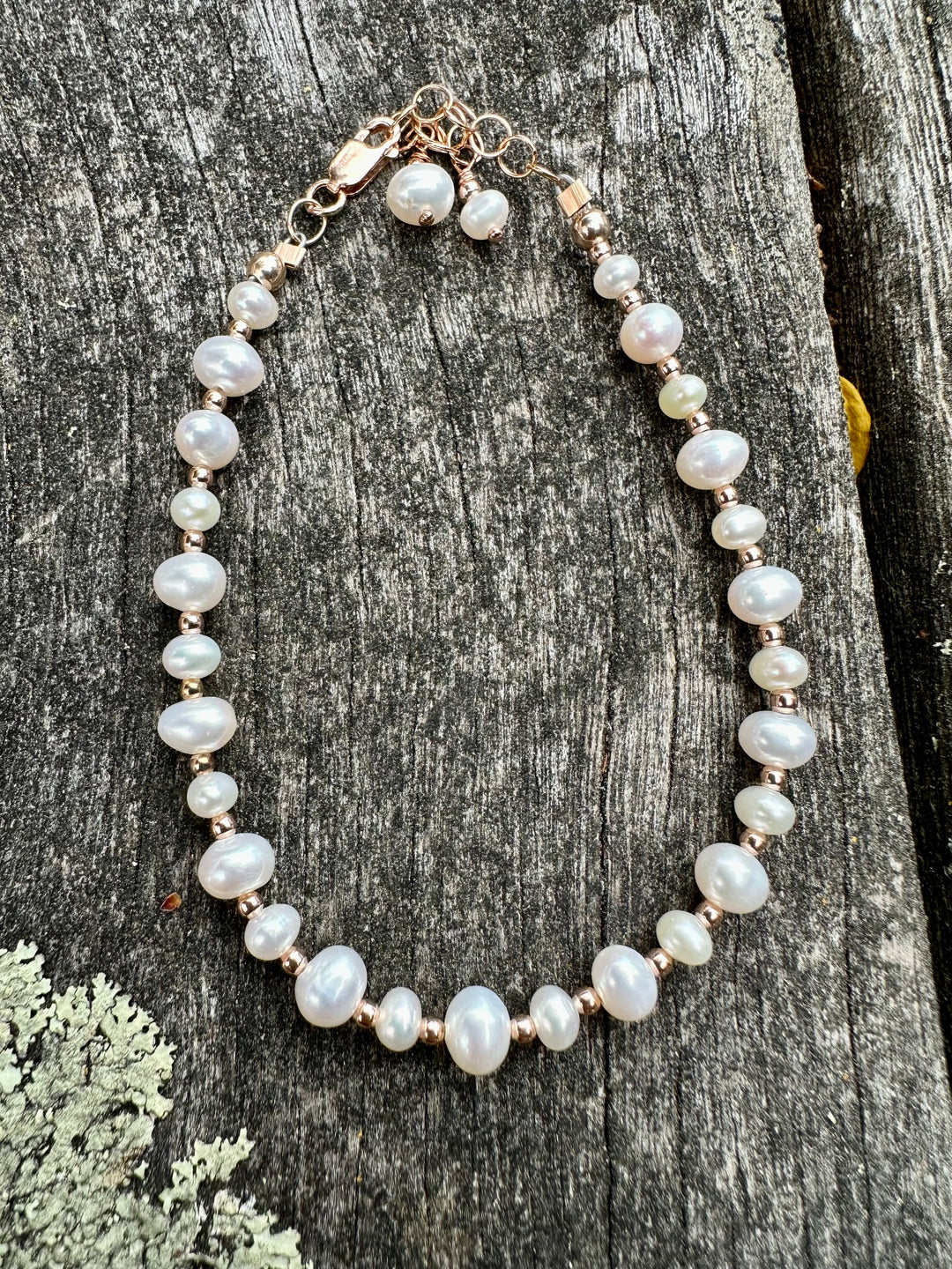 White freshwater pearl bracelet