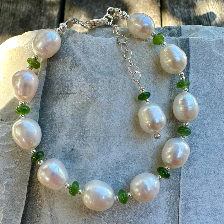 Freshwater pearl and siberian jade bracelet