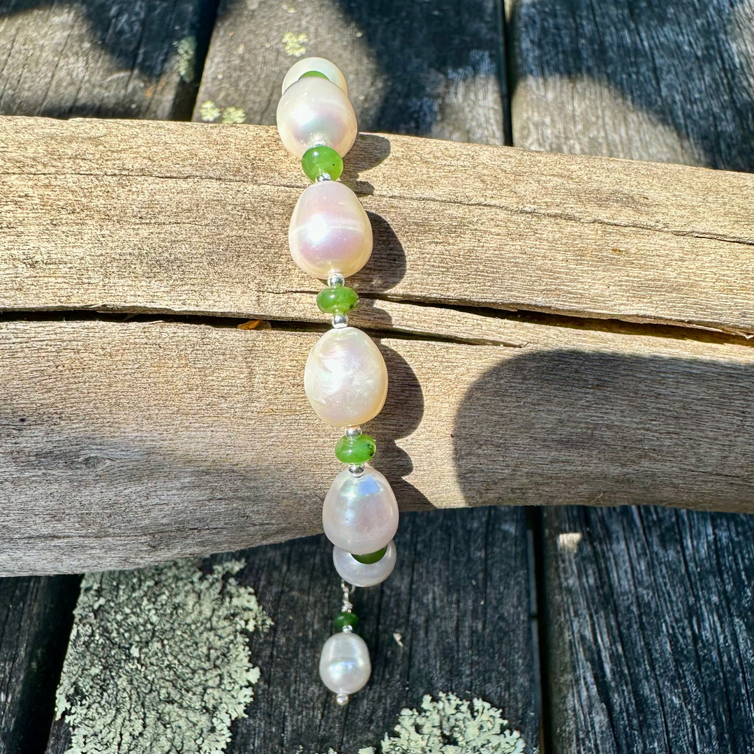 Freshwater pearl and siberian jade bracelet