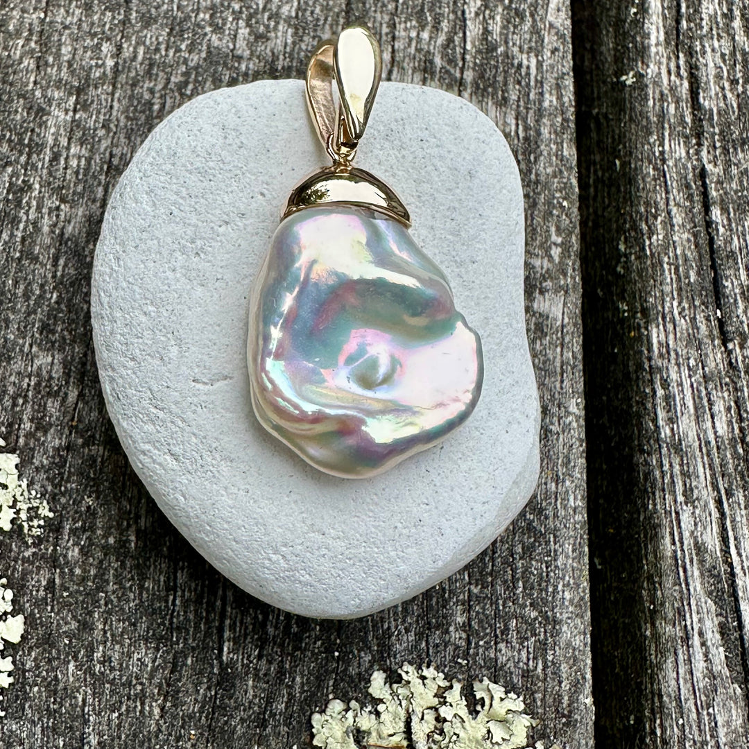 Biwa pearl pendant