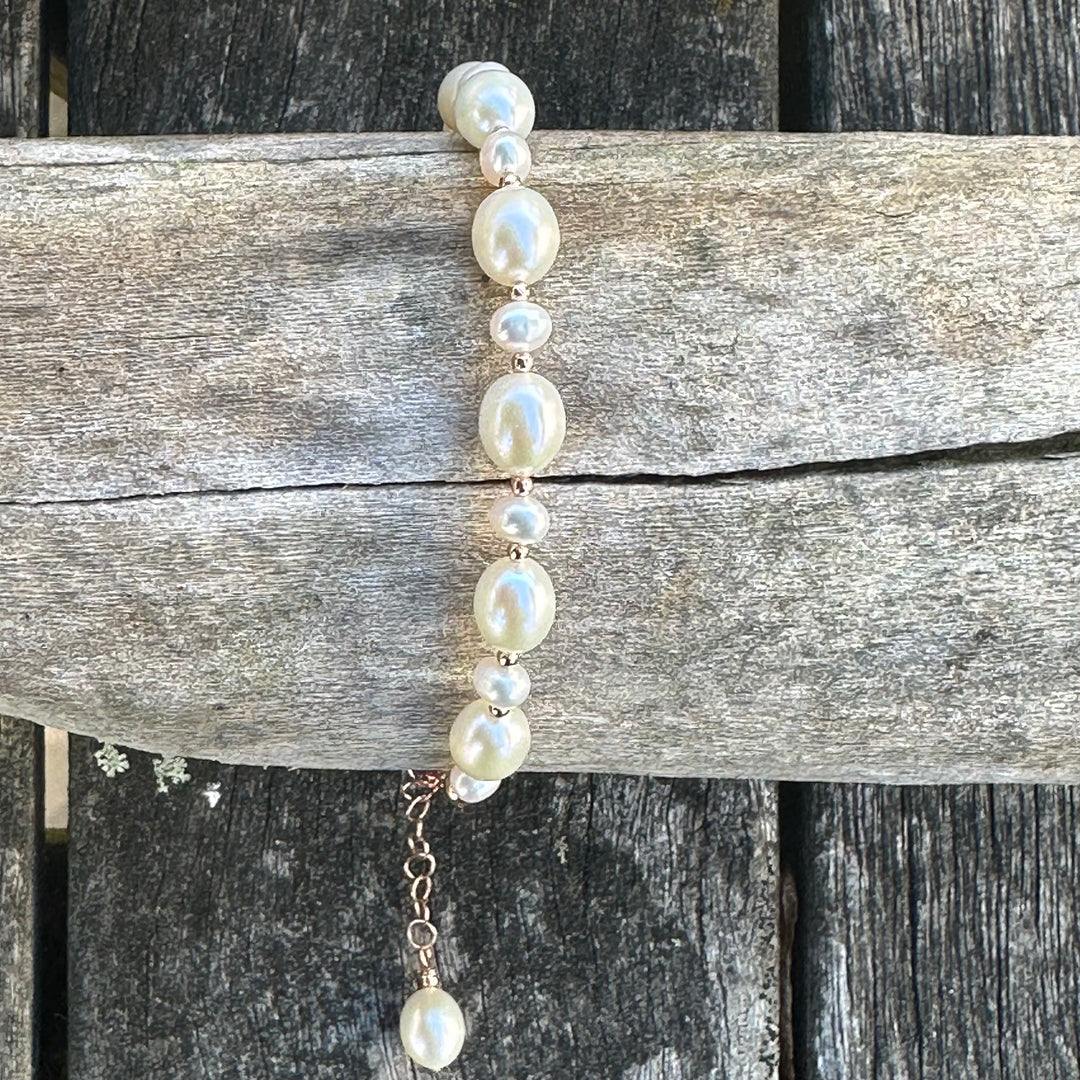 White freshwater pearl bracelet