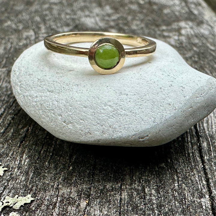 Fine 9 carat gold pounamu ring