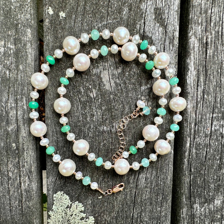 White freshwater pearl and chrysoprase necklace