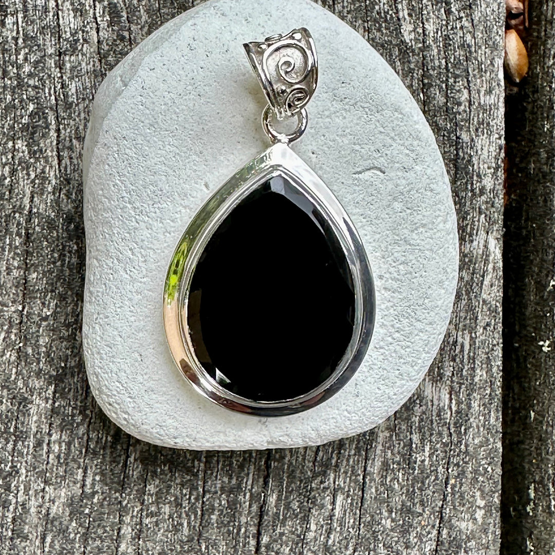 Black onyx pendant