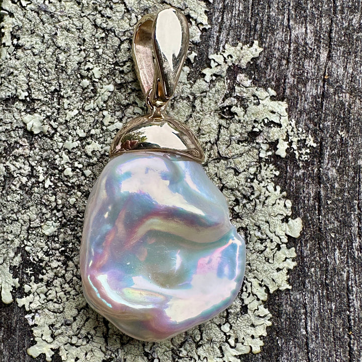 Biwa pearl pendant