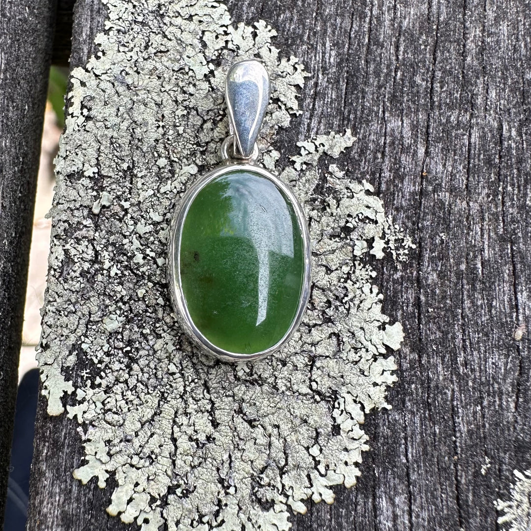 sterling silver small oval NZ greenstone pendant