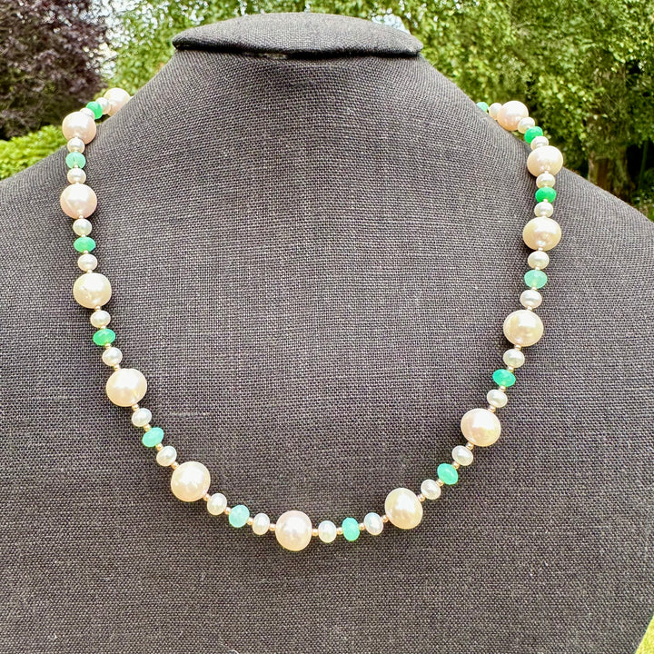 White freshwater pearl and chrysoprase necklace