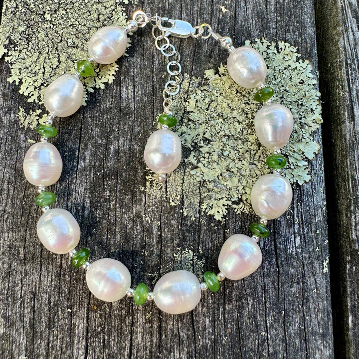 Freshwater pearl and siberian jade bracelet