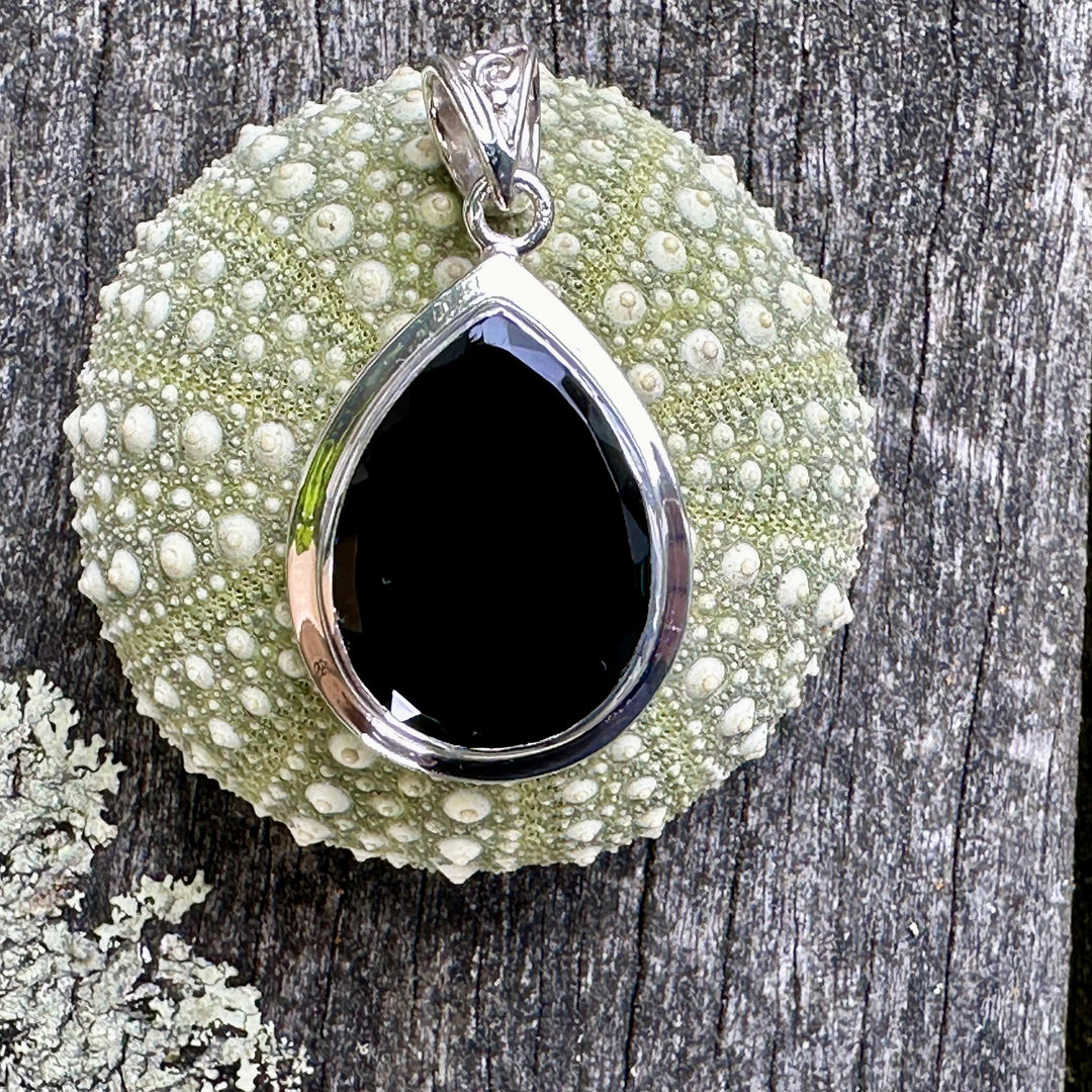 Black onyx pendant