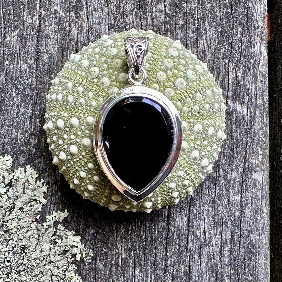 Black onyx pendant