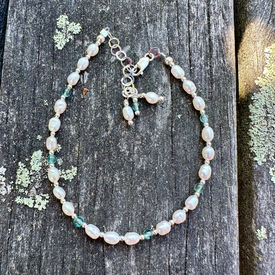 White freshwater pearl and apatite bracelet