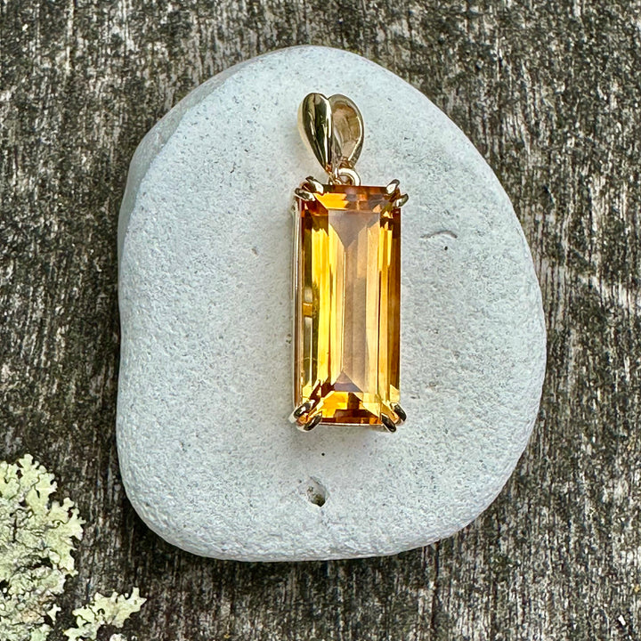 7.67ct Citrine pendant