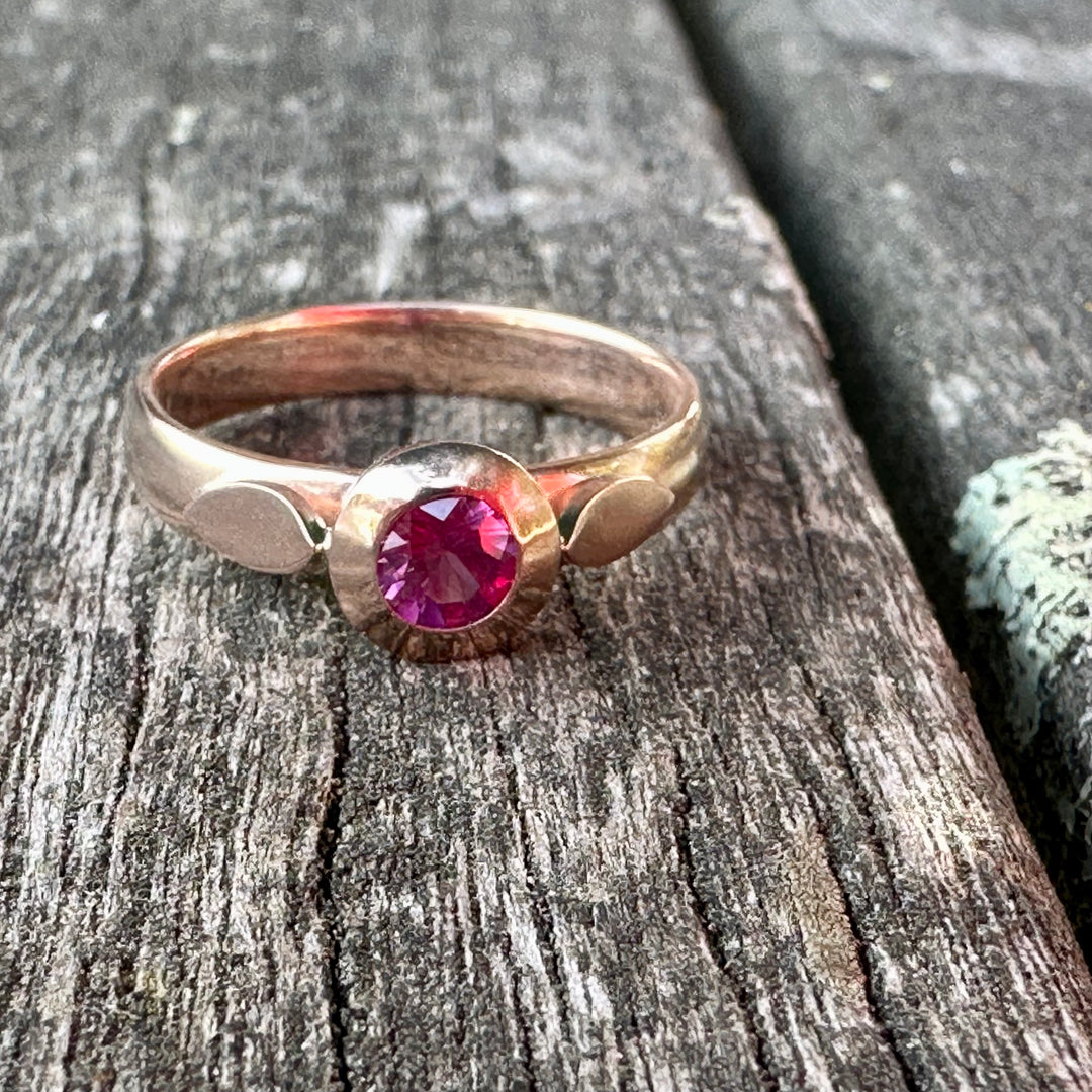 Pink sapphire Amore ring