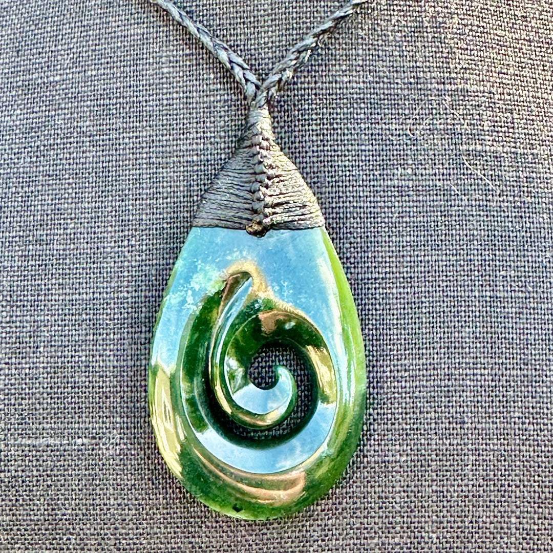 Medium roimata koru