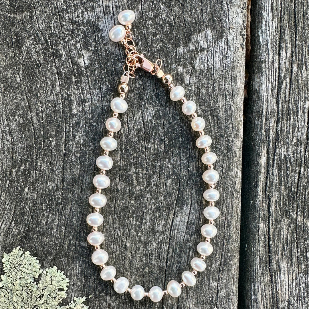 White freshwater pearl bracelet