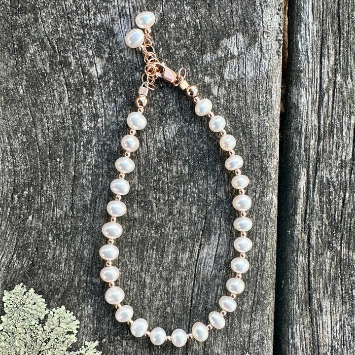 White freshwater pearl bracelet